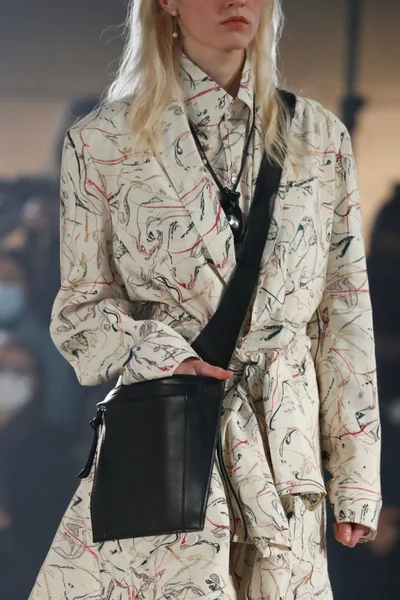 Look 15